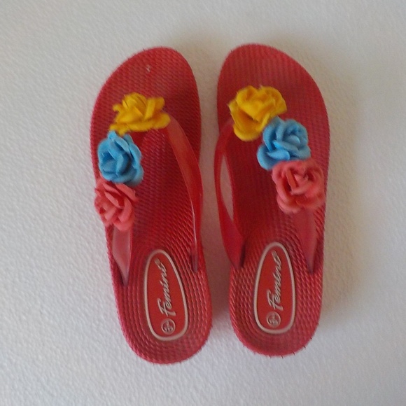 Red Sandals with Fabric Roses - Picture 2 of 6